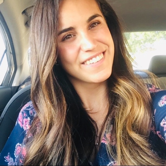 ✨Meet your Poshmark Ambassador, Arianna✨ - Picture 2 of 6